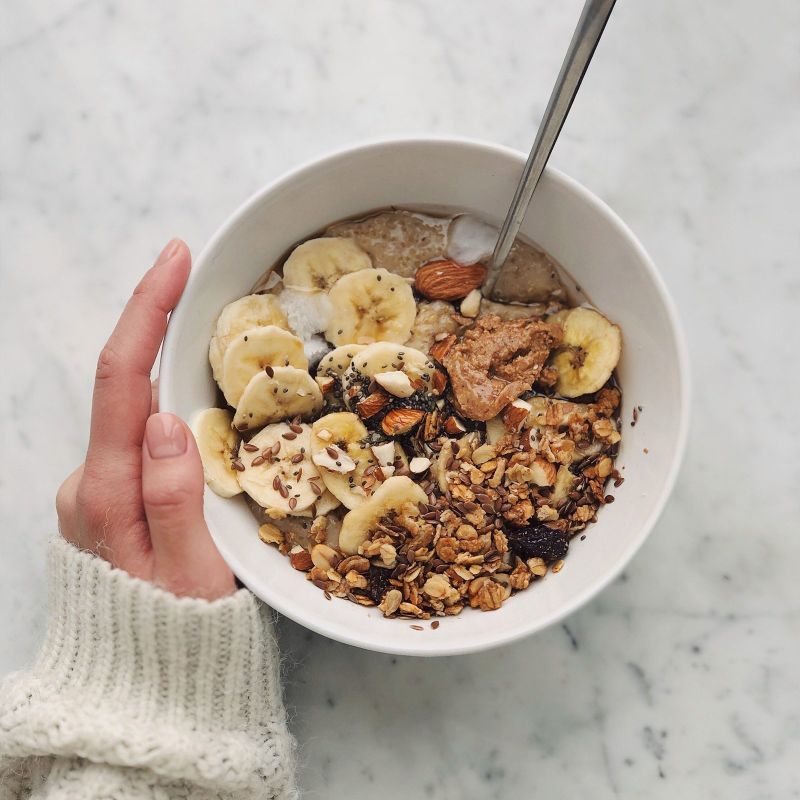 recipes-post-apple-banana-breakfast-bowl-teaser-square-a0eaf882 image